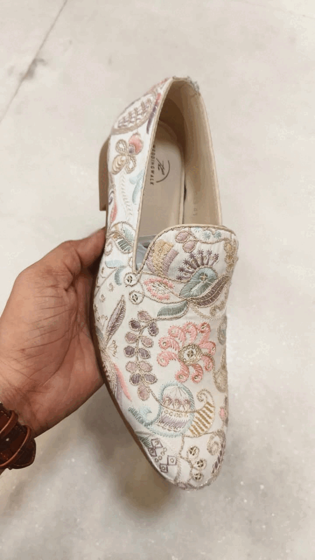 Ethnic footwear style 009