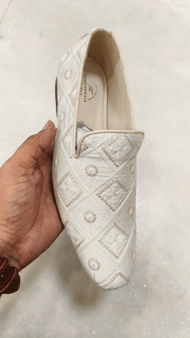 Ethnic footwear style 011