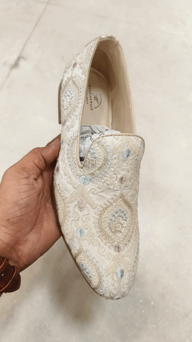 Ethnic footwear style 012