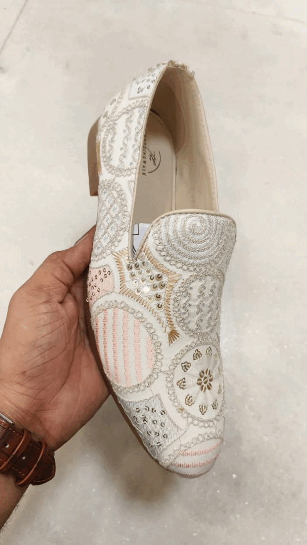 Ethnic footwear style 013