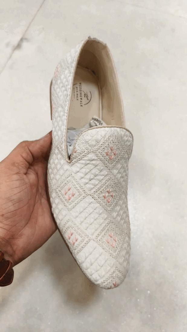 Ethnic footwear style 015