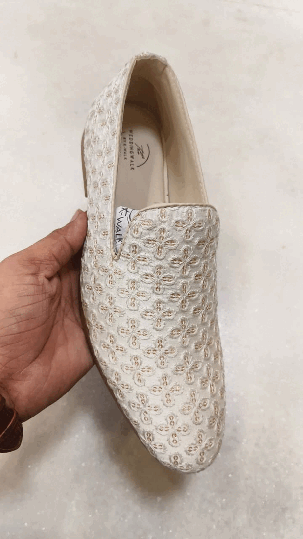 Ethnic footwear style 016
