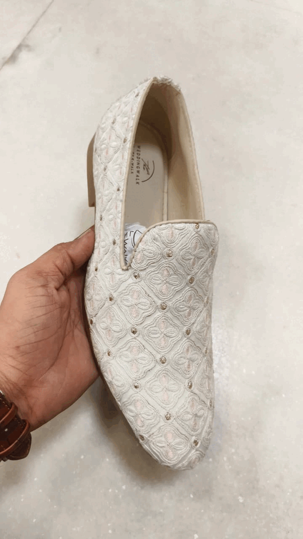 Ethnic footwear style 018