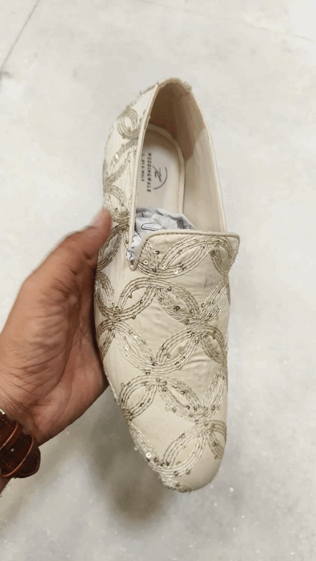 Ethnic footwear style 019