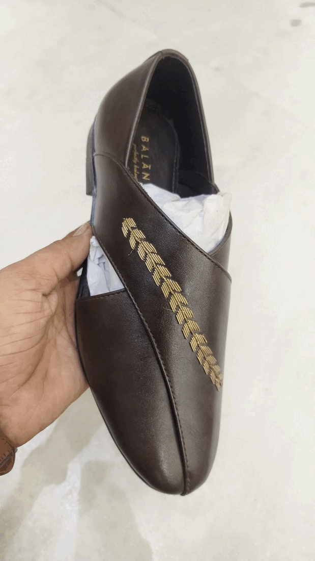 Pesawari II footwear style 005