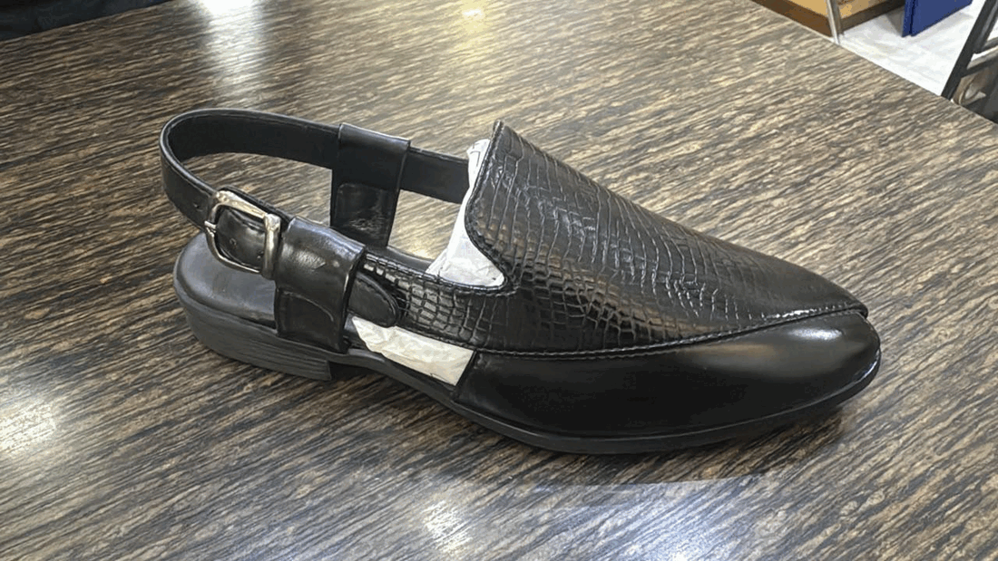 Pesawari footwear style 014