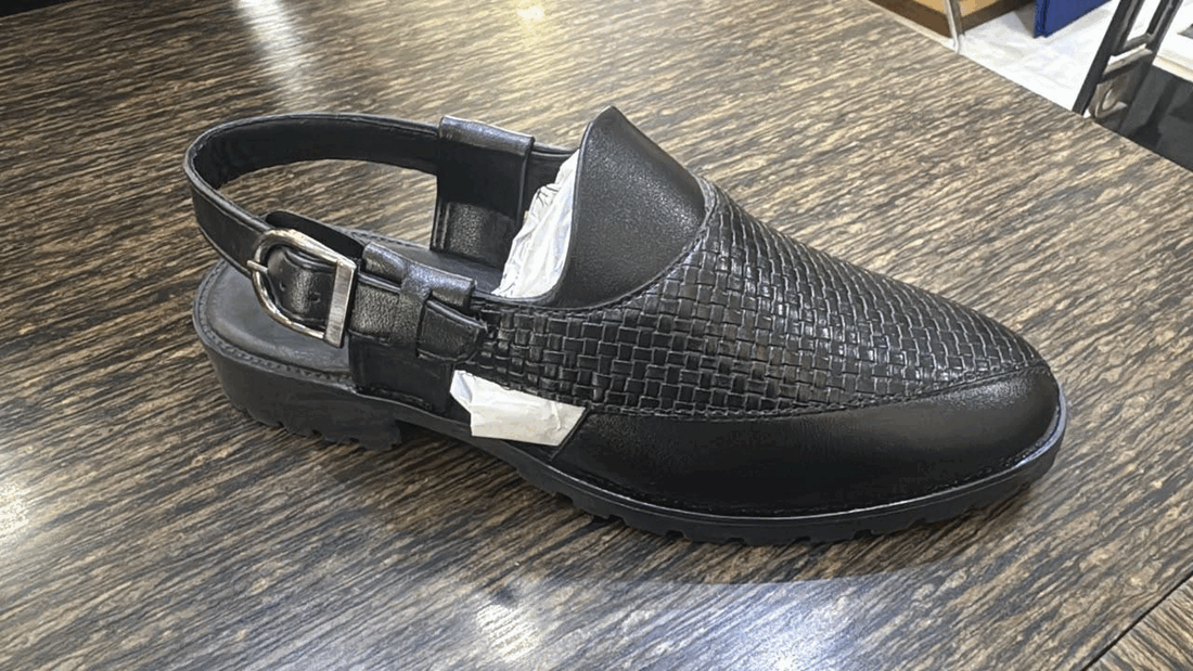 Pesawari footwear style 018